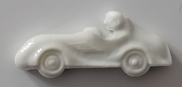 FEVE - FEVES -    "ANCIENNE" - BISCUIT  ÉMAILLÉ BLANC - LA VOITURE DE COURSE - Olds