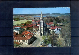 40. Soustons. Vue Générale Et Le Lac. Cpsm Grand Format. Coins Hauts Abimés - Soustons