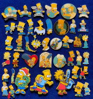 Série De 42 Pin's.Les Simpson (The Simpsons). Série Télé.américaine Créée Par Matt Groening - Medias