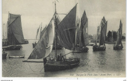 Barques De Peche Dans L'Avant Port ( Le Havre ?  , Cherbourg ? Lieu A Identifier ) - Visvangst