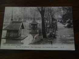 C.P.A. - La Rochelle (17) - Parc Charruyer - Les Cabanes Des Cygnes - 1910 - SUP (HX 50) - La Rochelle