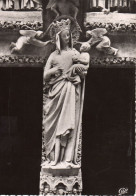 AMIENS - La Cathédrale - Vierge Ornant Le Pilier De La Porte De La Vierge Dorée - Amiens