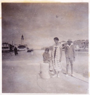 Photo Originale - Année 1926 -  GRAU Du ROI -  ( Gard ) Le Phare - Places