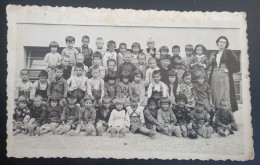 #21   Photo Noir Et Blanc Garçon Fille Photo D’école Photo De Groupe / Boy Girl School Photo Group Photo - Personnes Anonymes