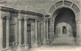 FRANCE - Le Puy - Entrée De L'ancien Evêché Et Entrée De La Cathédrale Par La Place Du For - Carte Postale Ancienne - Autres & Non Classés