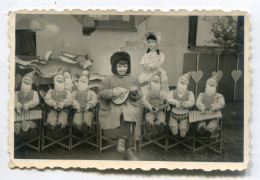 Photo Originale , Fête Des Enfants , Blanc Comme Neige Et Les 7 Nains , Dim. 8.5 Cm X 6.0 Cm - Personnes Anonymes