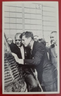 PHOTO ON CARDBOARD WITH DESCRIPTION BEHIND - JOHN FITZGERALD KENNEDY - - Personalità