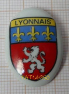 PAT14950 BLASON Du LYONNAIS En PORCELAINE - Villes