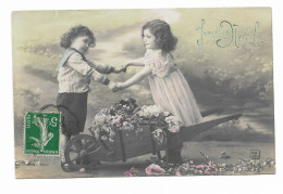 CPA Circulée En 1912 - Joyeux Noël - 2 Enfants Se Tenant La Main Au Dessus D'une Brouette De Fleurs - F.K N° 1082 - - Sonstige & Ohne Zuordnung