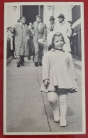 PHOTO ON CARDBOARD WITH DESCRIPTION BEHIND - JOHN FITZGERALD KENNEDY - - Célébrités