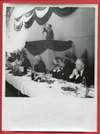 Photo Originale Du Député Faure - Discours En Tribune Pendant Un Banquet Politique ( Hommes Politiques ) - Identifizierten Personen