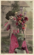 O9 - Carte Postale Fantaisie - Femme - Bouquet De Fleurs - Azur - Women