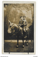 CPA - Photo Originale De 2 Enfants Sur Un Cheval De Bois - - Scènes & Paysages