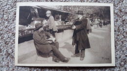 CPA LES PETITS TABLEAUX DE PARIS QUAI VOLTAIRE LE PLUS ANCIEN DES BOUQUINISTES DES QUAIS LE POETE CHARLES DODEMAN - Artigianato Di Parigi