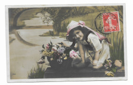 CPA Circulée En 1909 - Petite Fille Et Fleurs Au Bord D'une Rivière - F.K 242 - - Abbildungen