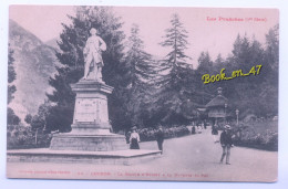 {94244} 31 Haute Garonne Luchon , La Statue D' Etigny à La Buvette Du Pré ; Animée - Luchon