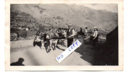 PHOTO DE 1930 - CORSE - HOMME ET SON ATTELAGE TIRE PAR DEUX ANES - Lieux