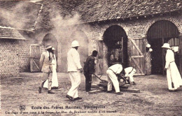 Congo STANLEYVILLE - (École Des Frères Maristes Cerclage D'une Roue à La Forge: Le Duc De Brabant Assiste à Ce Travail - Congo Belga