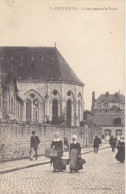 COUTANCES : T.T.RARE CPA  AVEC CETTE VUE DU SEMINAIRE ET LA POSTE.1915  .ANIMEE PERS.T.B.ETAT..A SAISIR. - Coutances