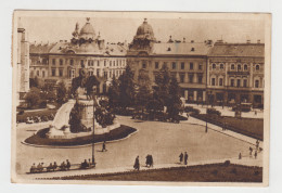 Romania - Cluj Kolozsvar Klausenburg Piata Unirii Markt Market Matthias Corvinus Equestrian Monument Oldtimer Car Taxi - Roumanie