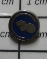 SP16 Pin's Pins : BEAU ET RARE / MARQUES / RP Mi,i Pin's RHONE POULENC - Merken