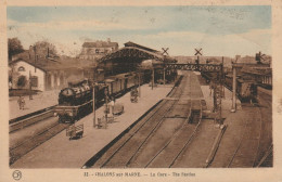 THEME - TRANSPORT - CHEMIN DE FER - LOCOMOTIVE A VAPEUR TRAIN - GARE DE CHALONS - QUAIS - VOIR ZOOM - Estaciones Con Trenes