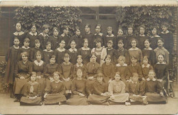 Themes Div-ref WW345- Carte Photo -photo Postcard Non Située -enfants - Ecoles - Ecoliers  - Ecole - Groupe D Eleves - - School