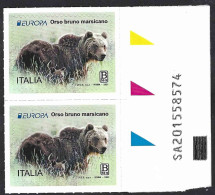 Italia 2021; EUROPA CEPT, Orso Bruno Marsicano B-50g: Coppia Con Codice Alfanumerico - Códigos De Barras