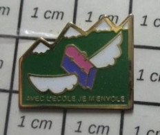 910D Pin's Pins / Beau Et Rare / ADMINISTRATIONS / CARTABLE AVEC DES AILES AVEC L'ECOLE JE M'ENVOLE - Administrations