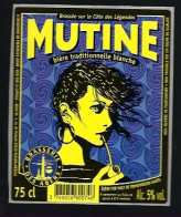 étiquette Bière France: Biere Blanche  Mutine 5% 75 Cl Brasserie Des Aberts Ploudalmezeau 29 " Femme" - Bière