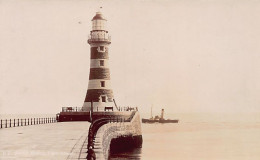 England - ROKER Lighthouse Sunderland - Autres & Non Classés