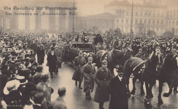 Die Bestattung Der Revolutionsopfer - BERLIN - November 1918 - Der Leichenzug Am Brandenburger Tor - Phot. G. Riebicke - - Andere & Zonder Classificatie