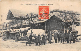 92-LEVALLOIS-PERRET- UN COIN DU MARCHE - Levallois Perret