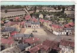 86. L'ISLE JOURDAIN. CPSM. VUE AERIENNE. LA PLACE D'ARMES. - L'Isle Jourdain