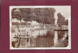 240524a - PHOTO 1897 MILITARIA Passage Du Canal De Bourgogne Par Le 26e Dragon Baigneur - Guerre, Militaire