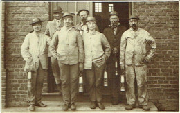 Fotokaart/Carte Photo. Groupe De Mineurs Avec Lampes. Foto Accorsi, Bracquegnies. - Métiers