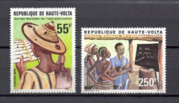 HAUTE VOLTA  N° 494 + 495    NEUFS SANS CHARNIERE  COTE  4.00€    ALPHABETISATION - Alto Volta (1958-1984)