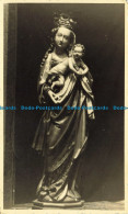 R644362 A Statue Of A Woman With A Small Child In Her Hands. Agfa. 1965 - Monde