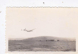 Photo De Particulier 1946 Aérodrome Constantine Atterrissage  Avion A Identifier    Réf 30835 - Luchtvaart