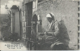 [37] Indre Et Loire >  Rilly Sur Vienne Agée De 80 Ans Filant Au Rouet Folklore - Autres & Non Classés