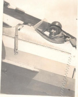 Petite Photo D'un Pilote Dans Un Avion - Aviation