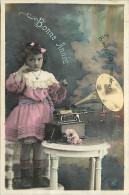 - Thèmes Div -ref-W W32- Musique - Phonographe - Gramophone - Phonographes - " Ecoutez , Bébé Vous Aime .. " - - Music And Musicians