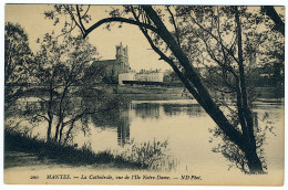 MANTES - La Cathédrale, Vue De L'île Notre-Dame - Mantes La Ville