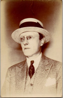 CP Carte Photo D'époque Photographie Vintage Homme Mode Canotier Lorgnons  - Unclassified