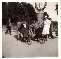 Photographie Photo Vintage Snapshot Amateur Fauteuil Roulant Infirmière Blessé  - Anonymous Persons