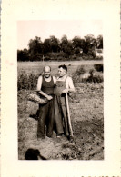 Photographie Photo Vintage Snapshot Amateur Paysan Agriculteur Pommes De Terre - Métiers