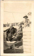 Photographie Photo Vintage Snapshot Amateur Bateau Evian Genève Femme Mode - Personnes Anonymes