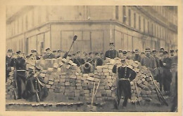 CPA Paris Barricade De L'angle Des Boulevards Voltaire Et Richard-Lenoir 18 Mars 1871 - Distrito: 11