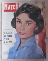 PARIS MATCH N° 389 En 1956 AUDREY HEPBURN Docteur BOMBARD Marilyn MONROE BOURVIL - Cinéma/Télévision