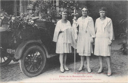 TROYES - Fêtes De La Bonneterie (1926) - La Lisette Des Charmilles  - Jeunes Filles Devant Une Automobile - Troyes